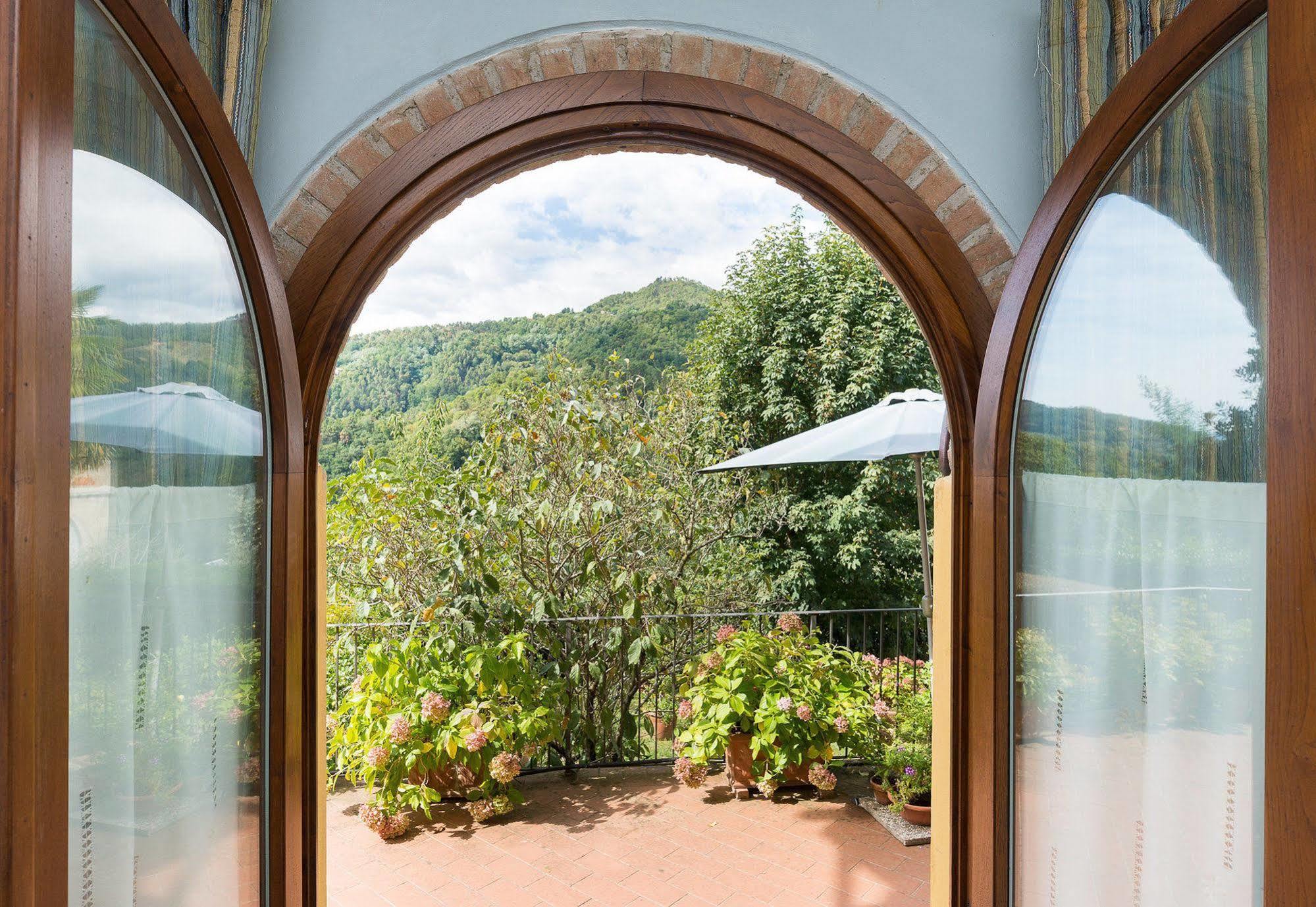 Agriturismo Le Fontanacce เปสเชีย ภายนอก รูปภาพ