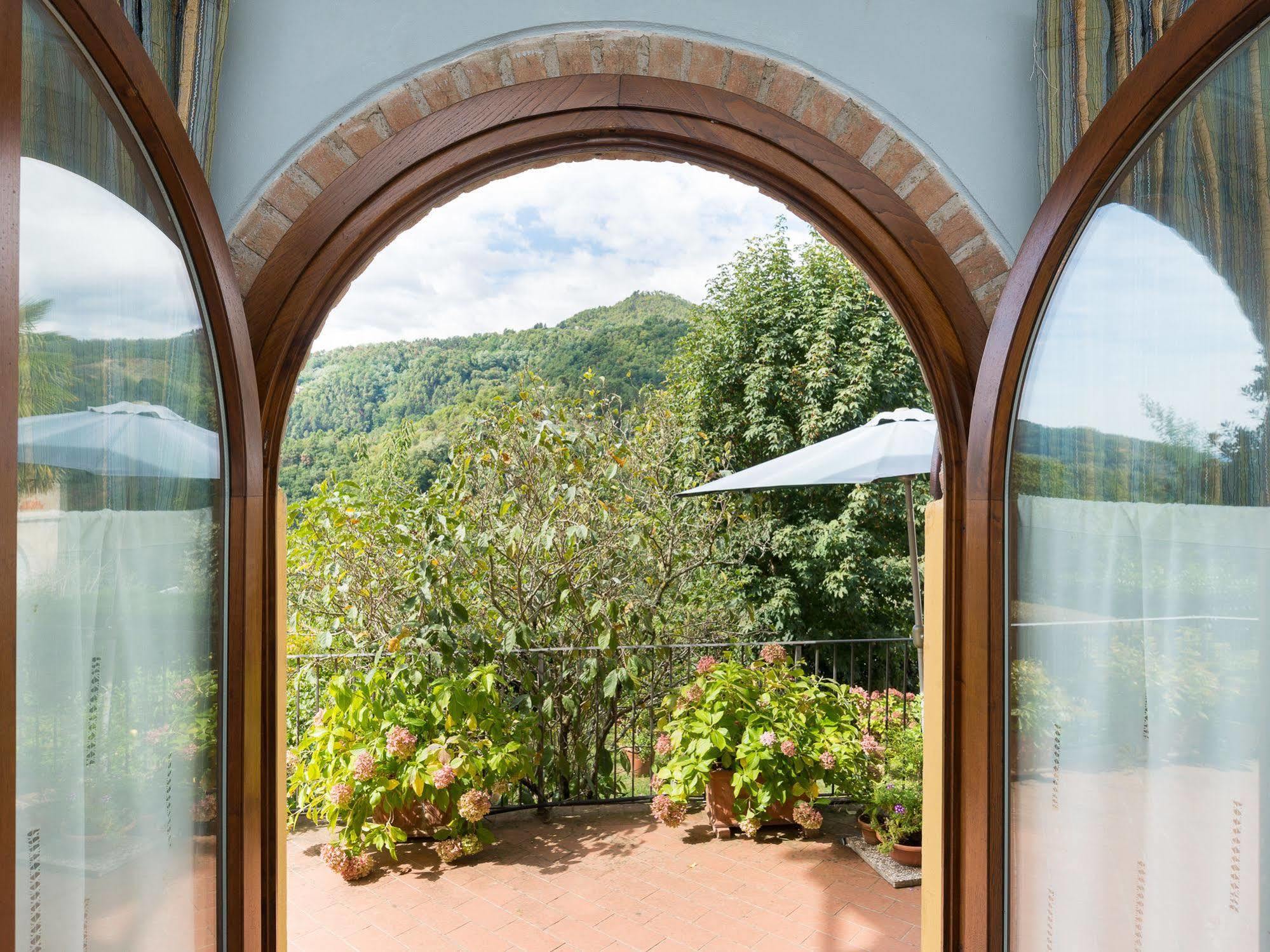Agriturismo Le Fontanacce เปสเชีย ภายนอก รูปภาพ